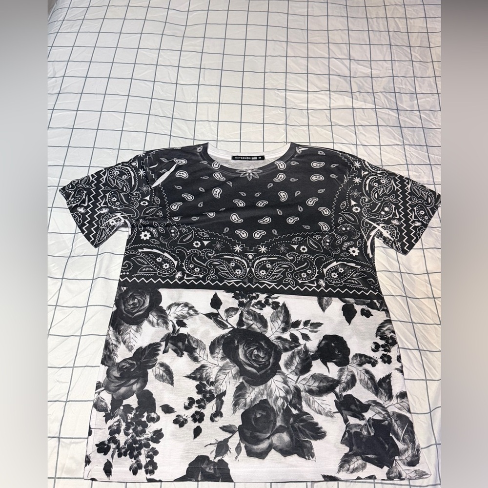 Black and White Paisley Floral Men's Short Sleeve Tee